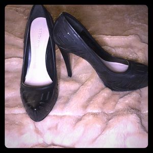 BCBG size 9 Heels